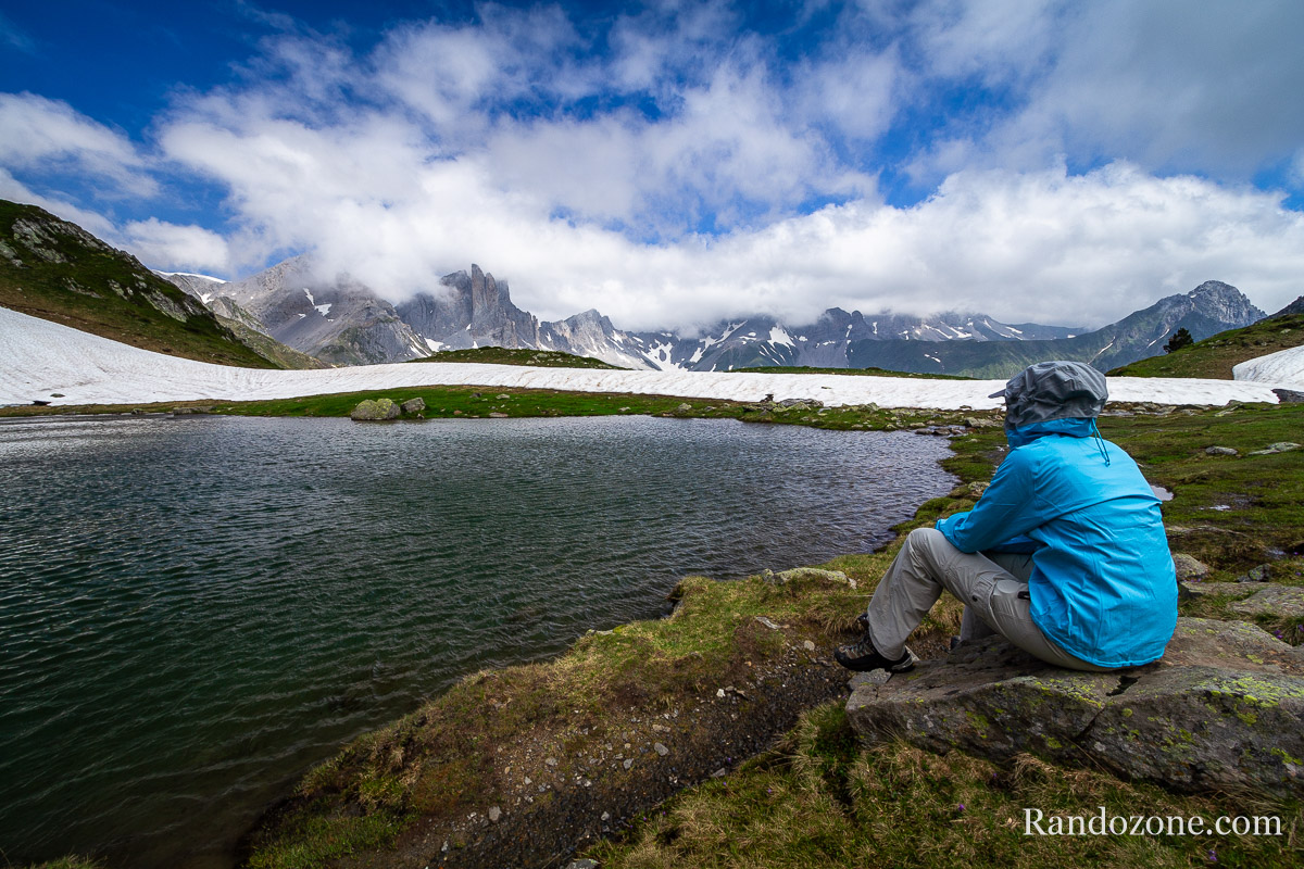 Petite pause au bord du lac d'Ansabère Petite pause au bord du lac d'Ansabère