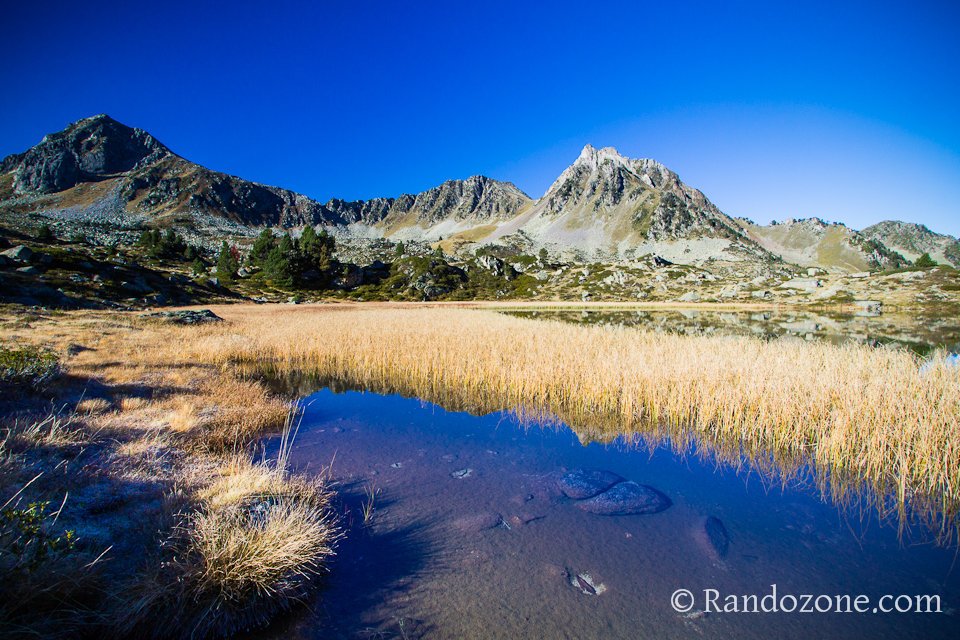Lac de la Jonqure dans les Hautes-Pyrnes