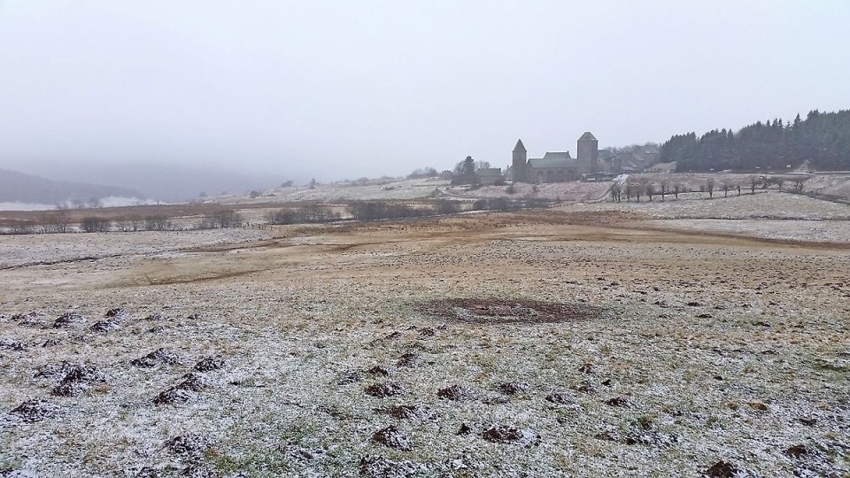 Hier : village d'Aubrac sous quelques flocons 