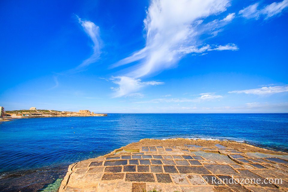 Randonne au bord de la mer  Malte