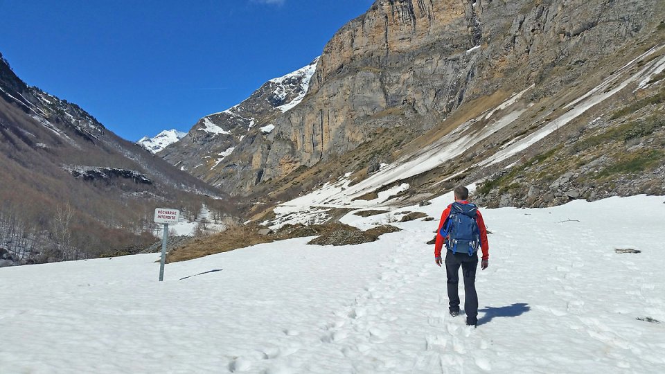 Dans la valle, il y a encore de la neige