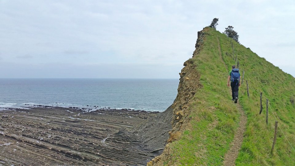 Monte  flanc de falaise sur le Flysch