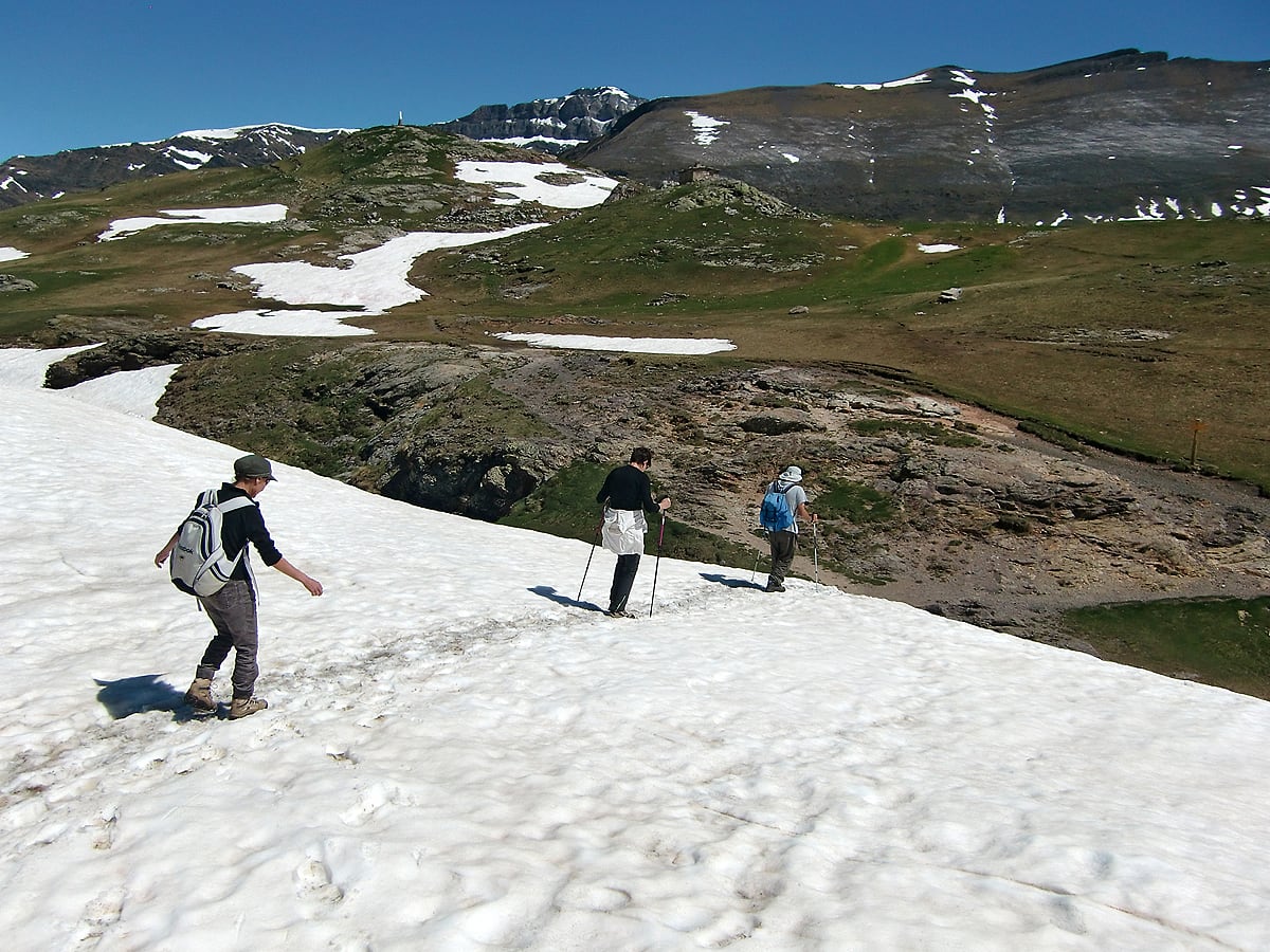 On randonne dans le cirque de Troumouse