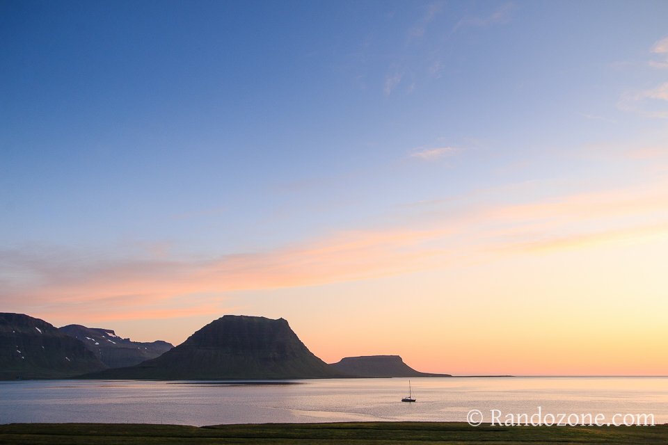 Kirkjufell sous le soleil de minuit