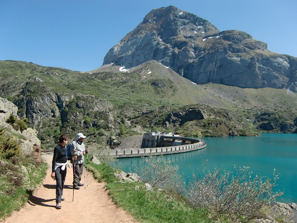 Nous randonnons le long du lac des Gloriettes