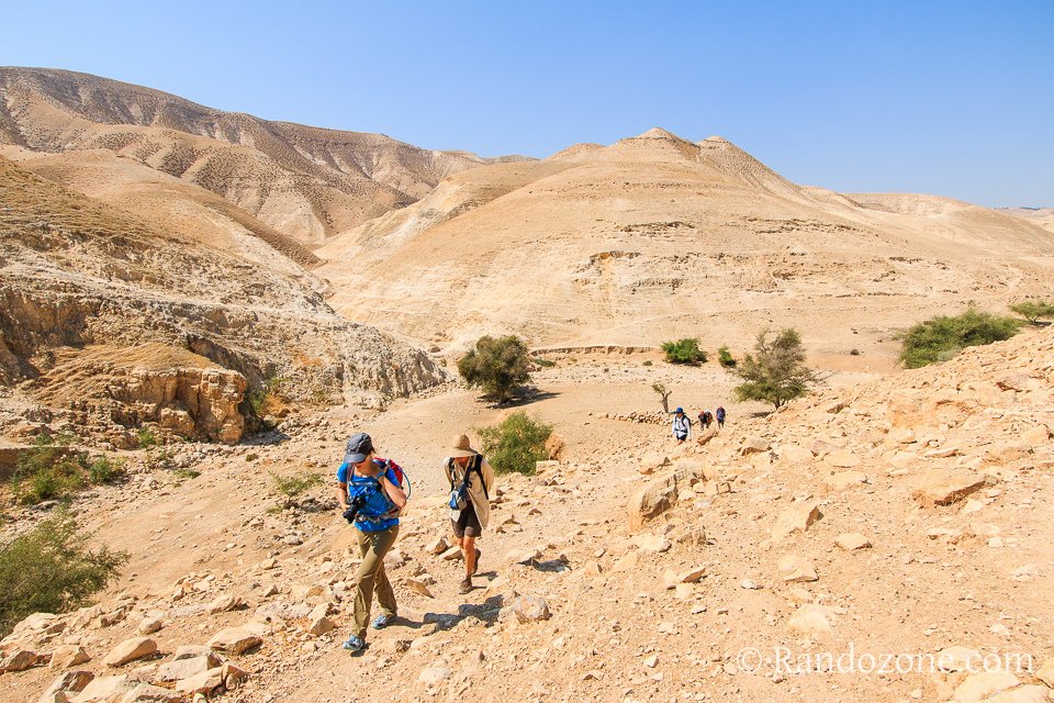 Roches et sable dans le dsert en Isral