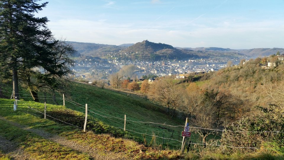 Le chateau des Seigneurs d'Olt au-dessus d'Espalion