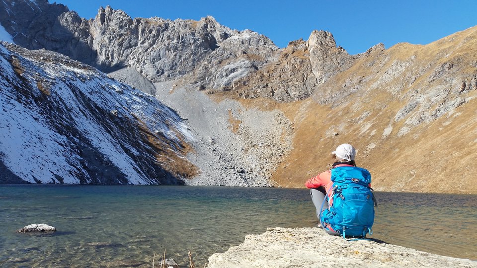Contemplation au bord du lac Merlet suprieur