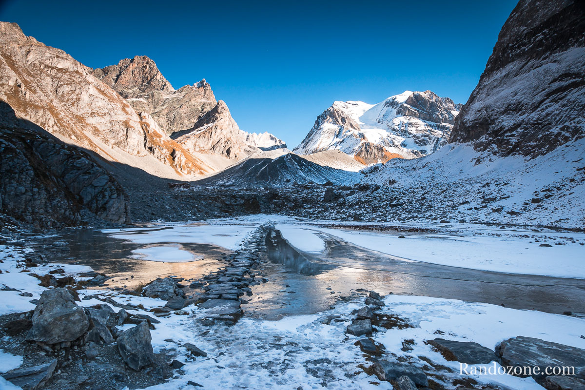 Le lac des Vaches entre ombre et lumière