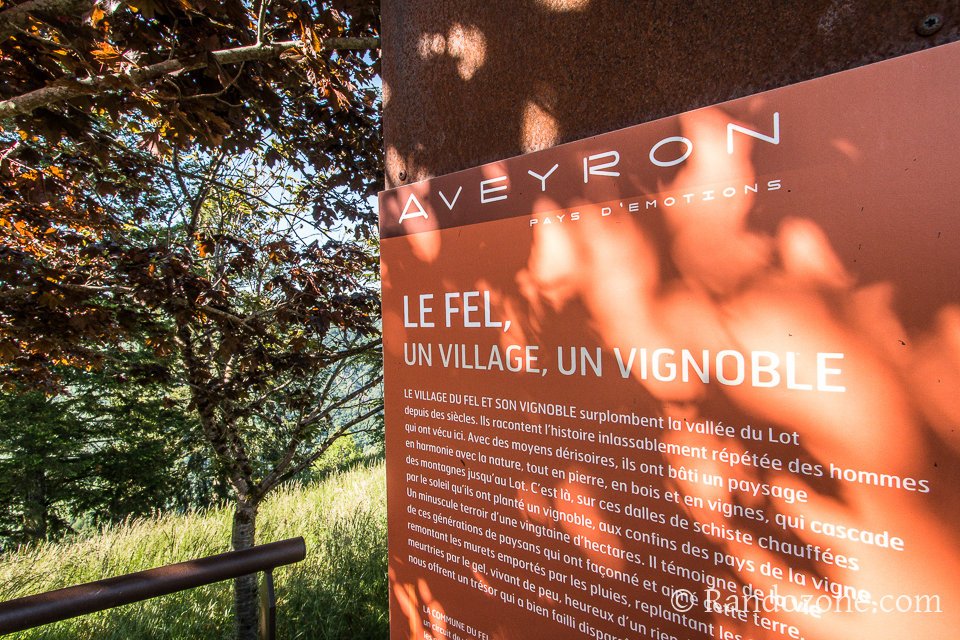 On commence la randonn�e au niveau de la mairie du Fel