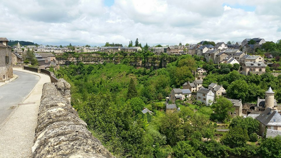 Non loin de l'�glise au vieux bourg