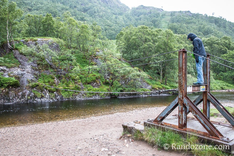 Le c�ble qui permet de traverser la rivi�re