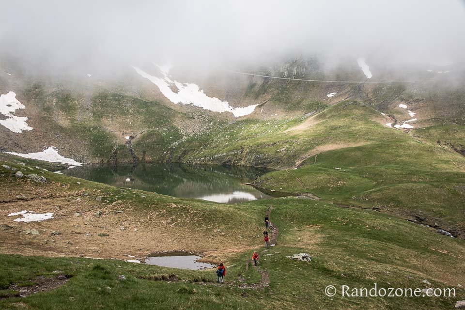 Nous arrivons en vue du lac des Espcires