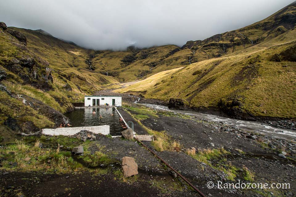 Piscine de Seljavallalaug en Islande