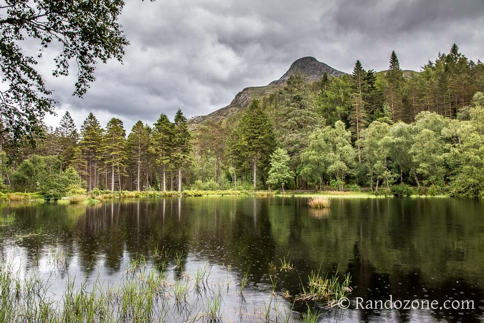 Superbe lac de Glencoe Lochan