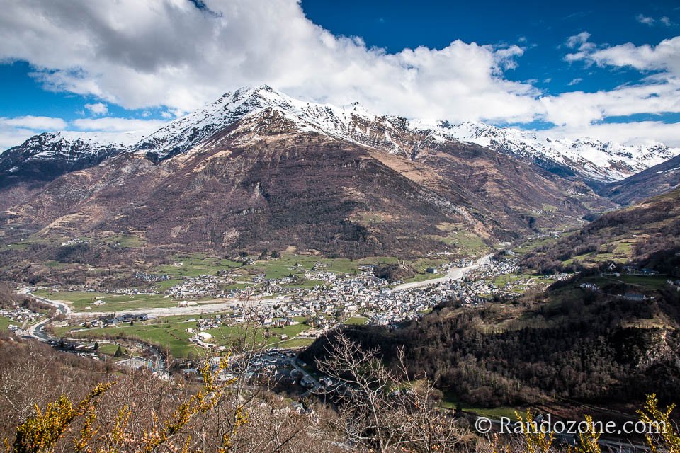 Luz-Saint-Sauveur depuis le sentier d'Agnoude