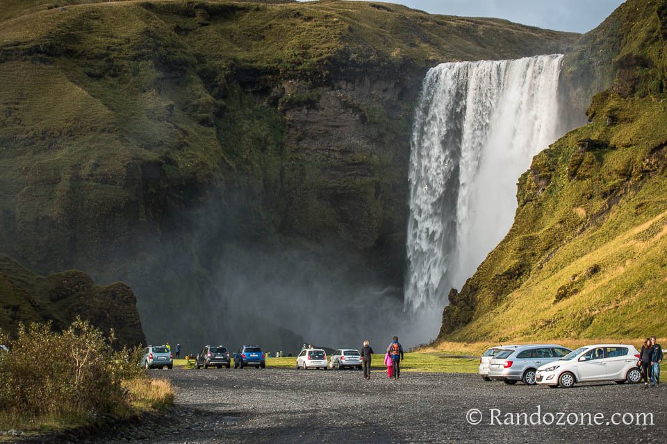 Cascade de Skogafoss depuis le parking