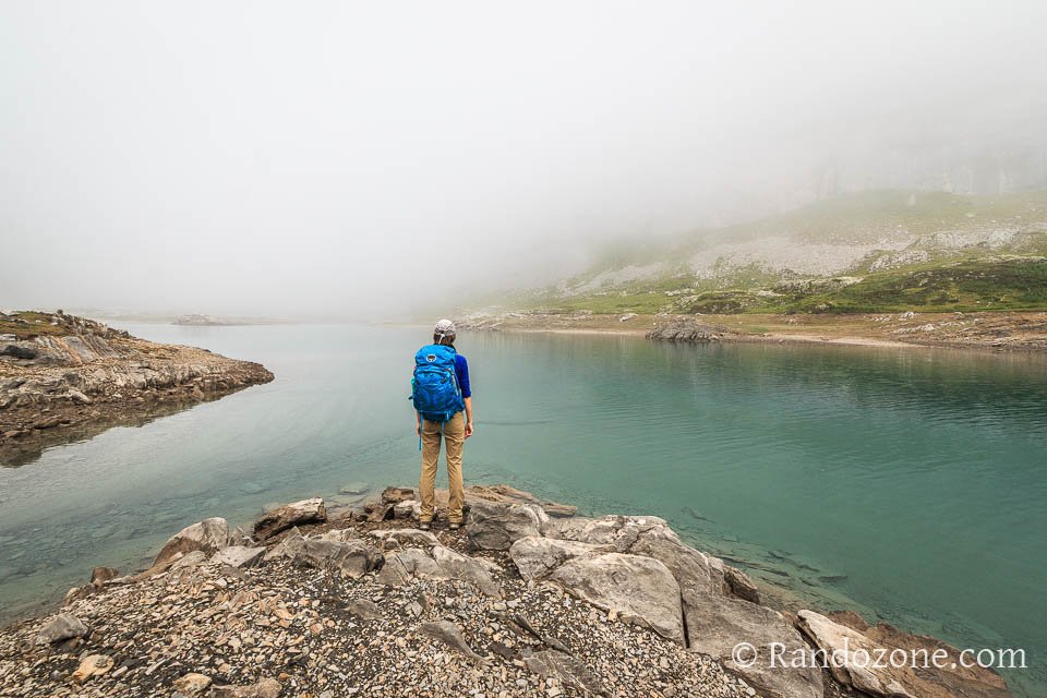 Nous faisons le tour du lac d'Ossoue