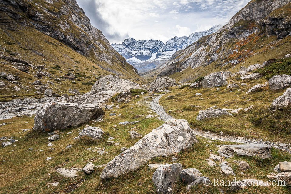 Cirque d'Estaub de loin