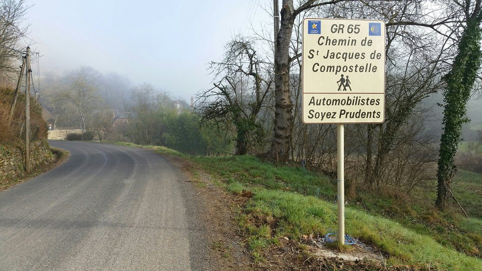 Les plerins parcourent ce mme chemin