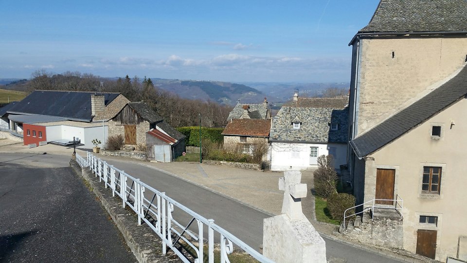 Le village de Campuac sur les hauteurs