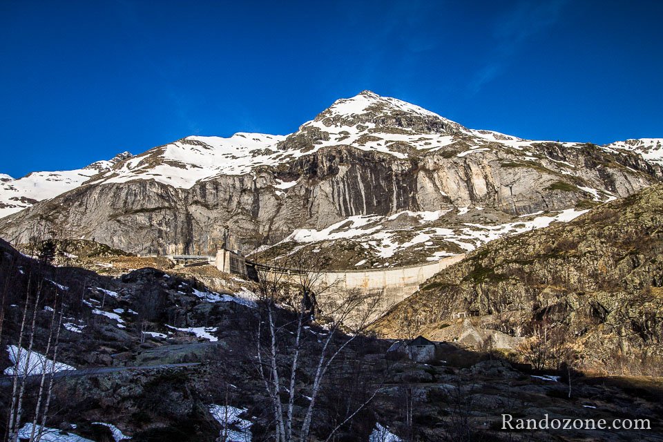 On arrive en vue du barrage des Gloriettes