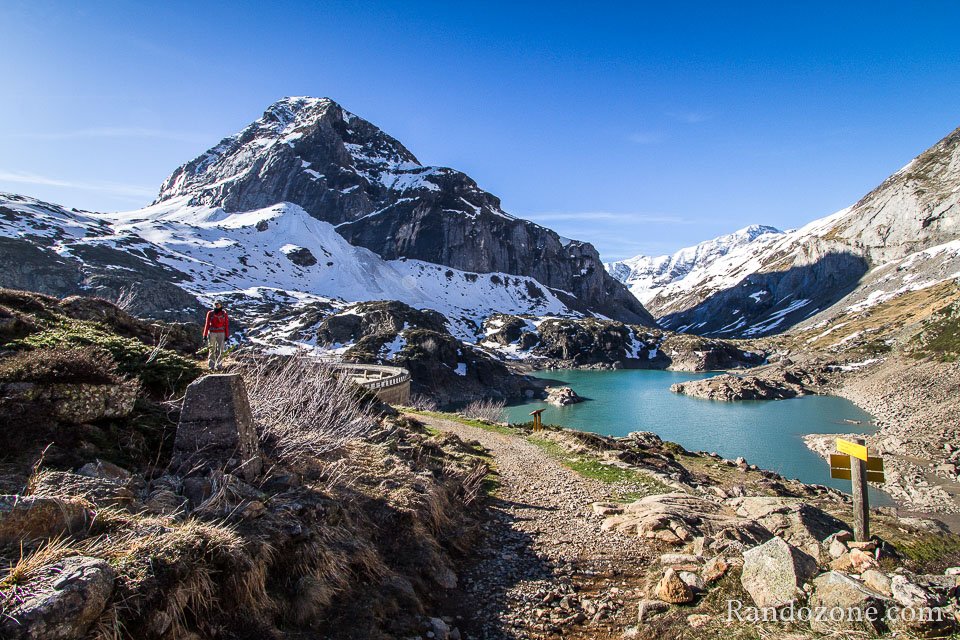 Sentier au dessus du lac