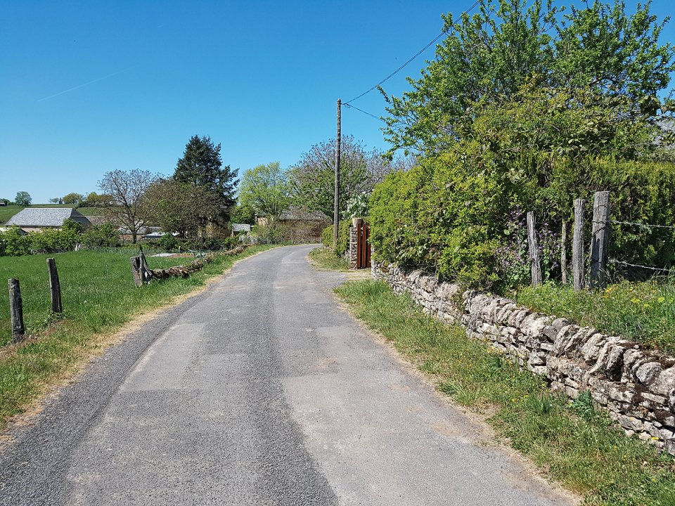 Sur la route qui m�ne au hameau