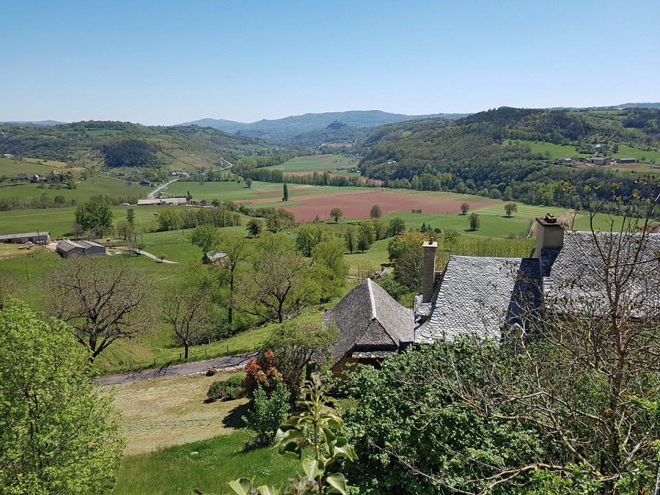 La valle du Lot et au loin le chteau