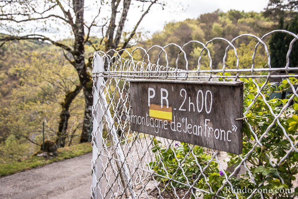 Dpart de la randonne de la Montagne de Jean Frond