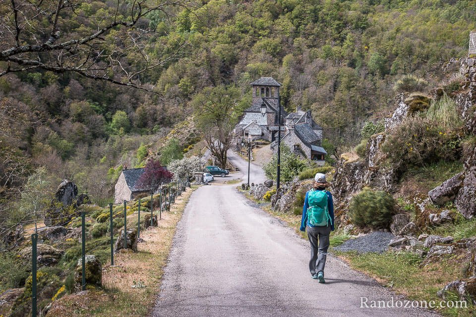 On se rapproche du hameau