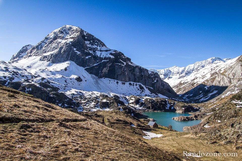 Au dessus de la grange et du lac