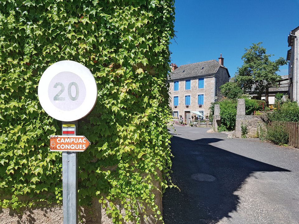 Il faut au dbut suivre le balisage blanc et rouge du GR6