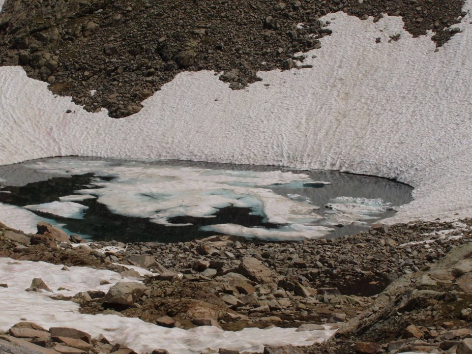 Lac d'Arraill avec encore un peu de glace
