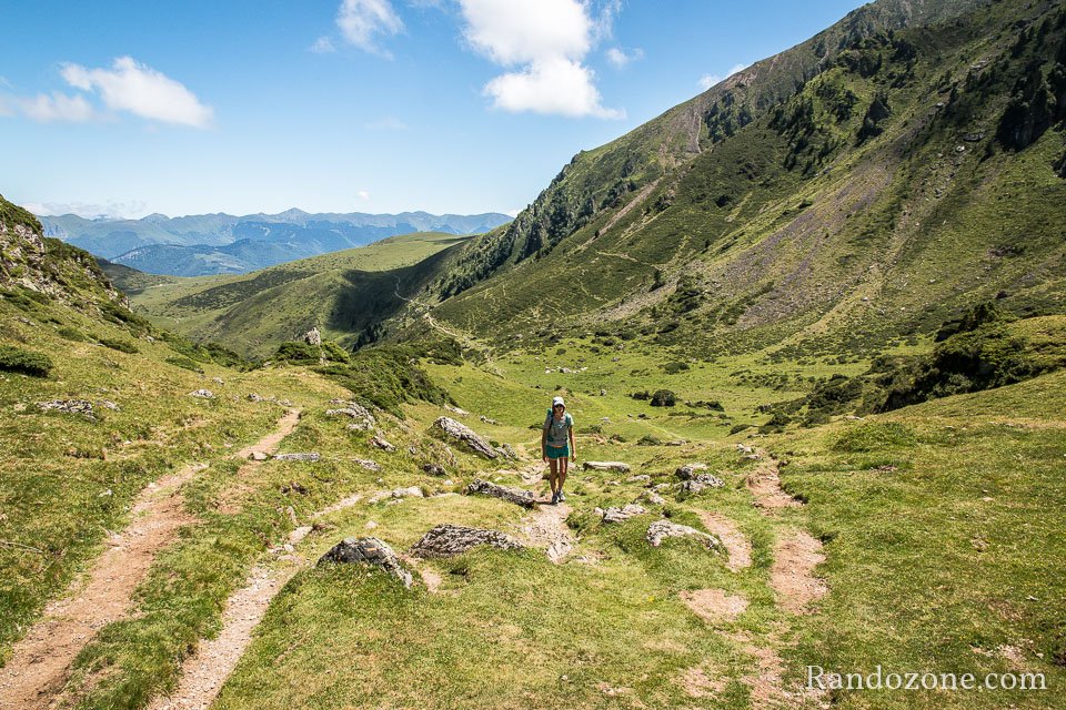 On monte vers le lac d'Arou
