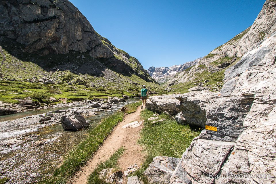 Sentier PR vers le cirque d'Estaub