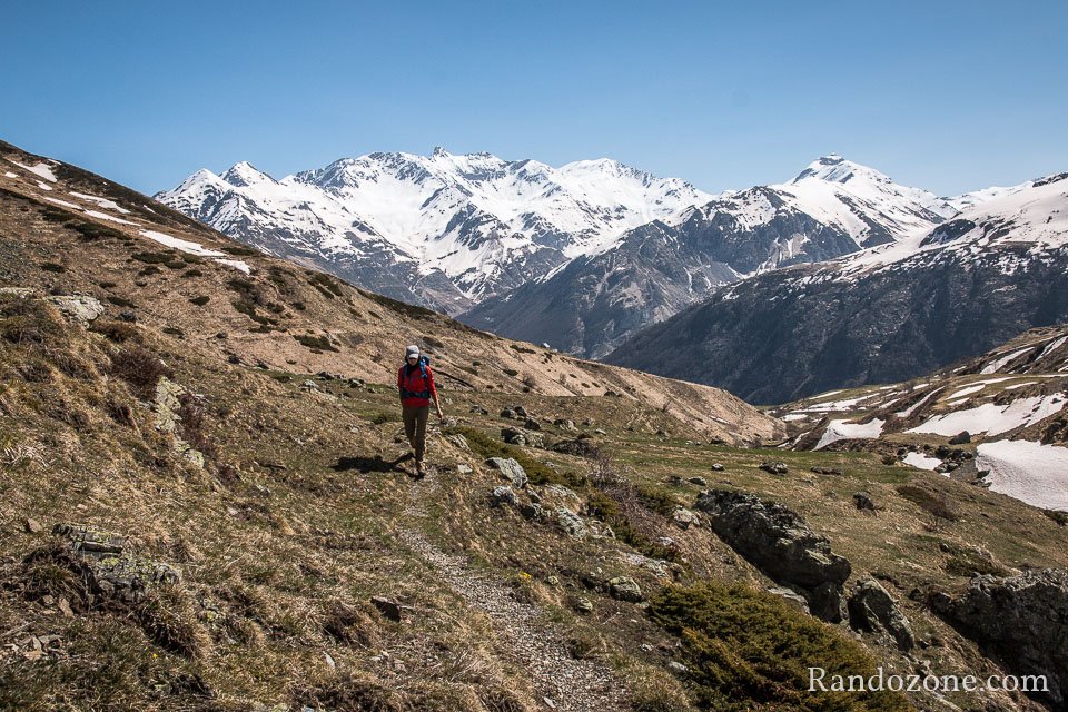 Superbe arrire plan des sommets enneigs