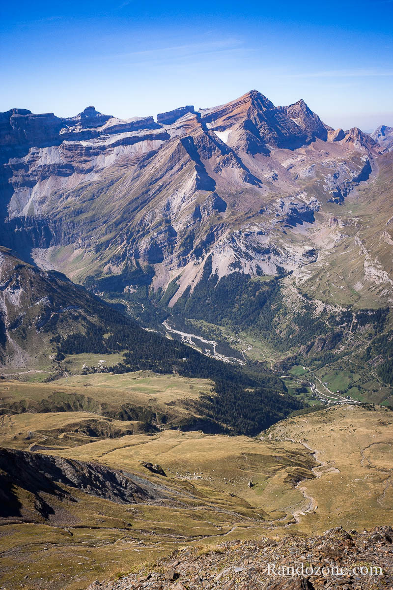 Vue sur le cirque de Gavarnie pendant la monte au Pimen