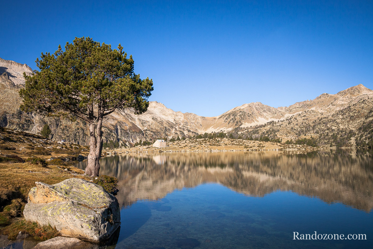 Reflets dans le lac d'Aumar