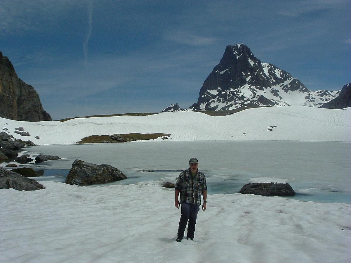 Pic du Midi d'Ossau vu depuis le lac Casterau