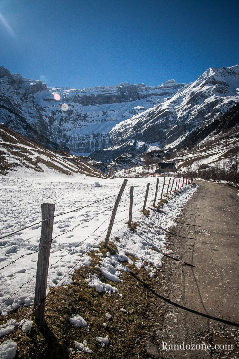 Piste qui mène au coeur du cirque de Gavarnie