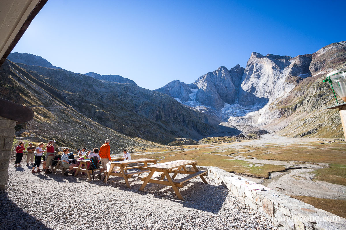 Terrasse du refuge des Oulettes de Gaube