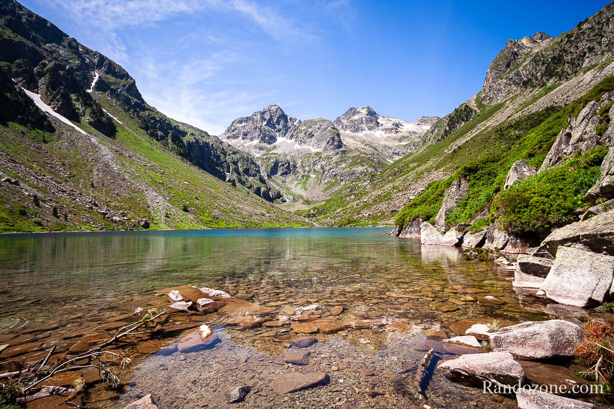 Au bord du lac d'Estom