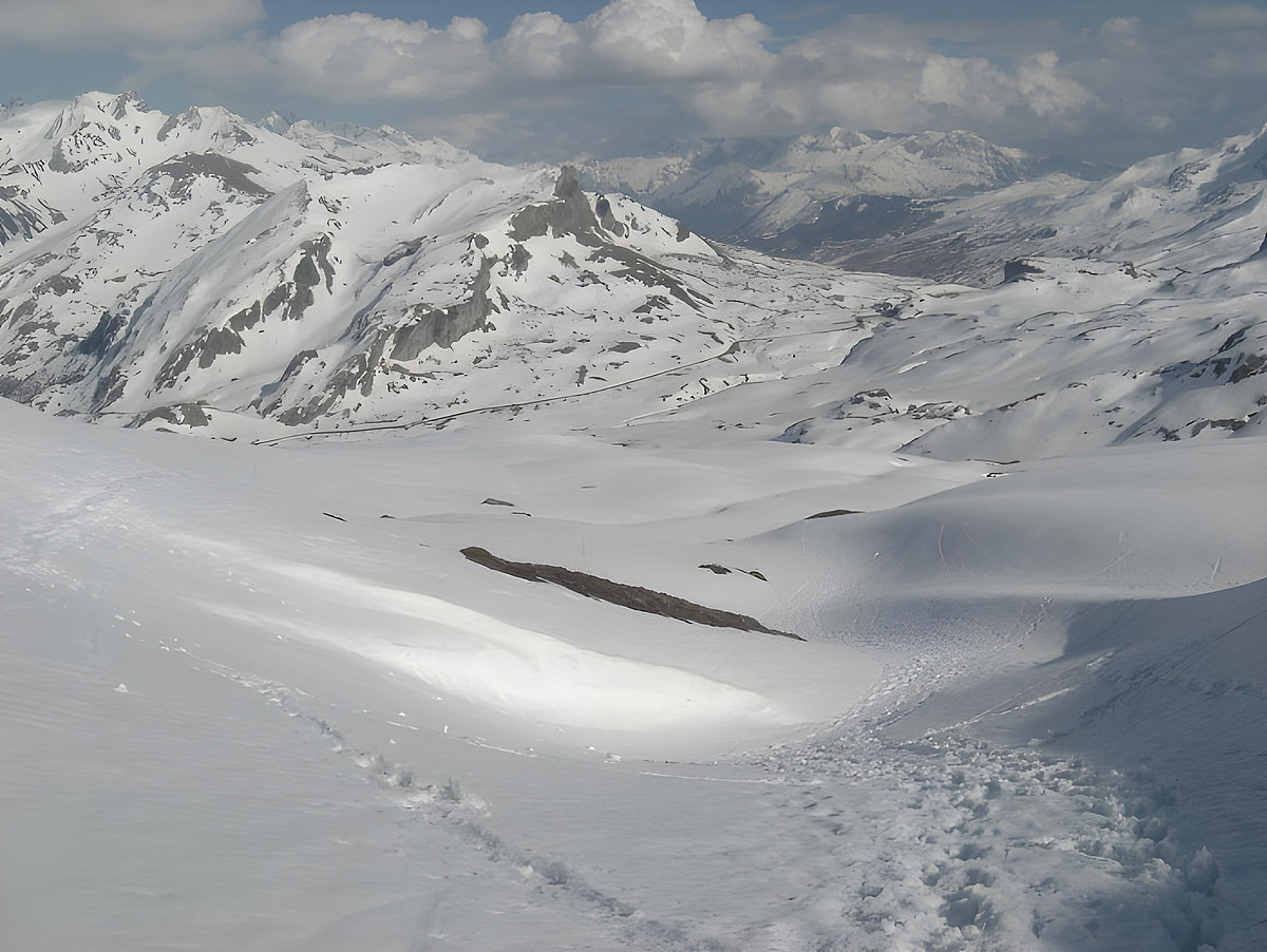 Cirque d'Anéou face aux pics de l'Ouradé et de Peyrelue