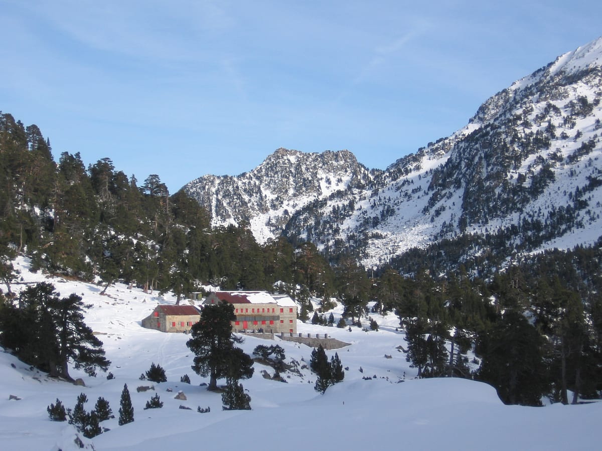 Le refuge du Marcadau en dcembre 2010