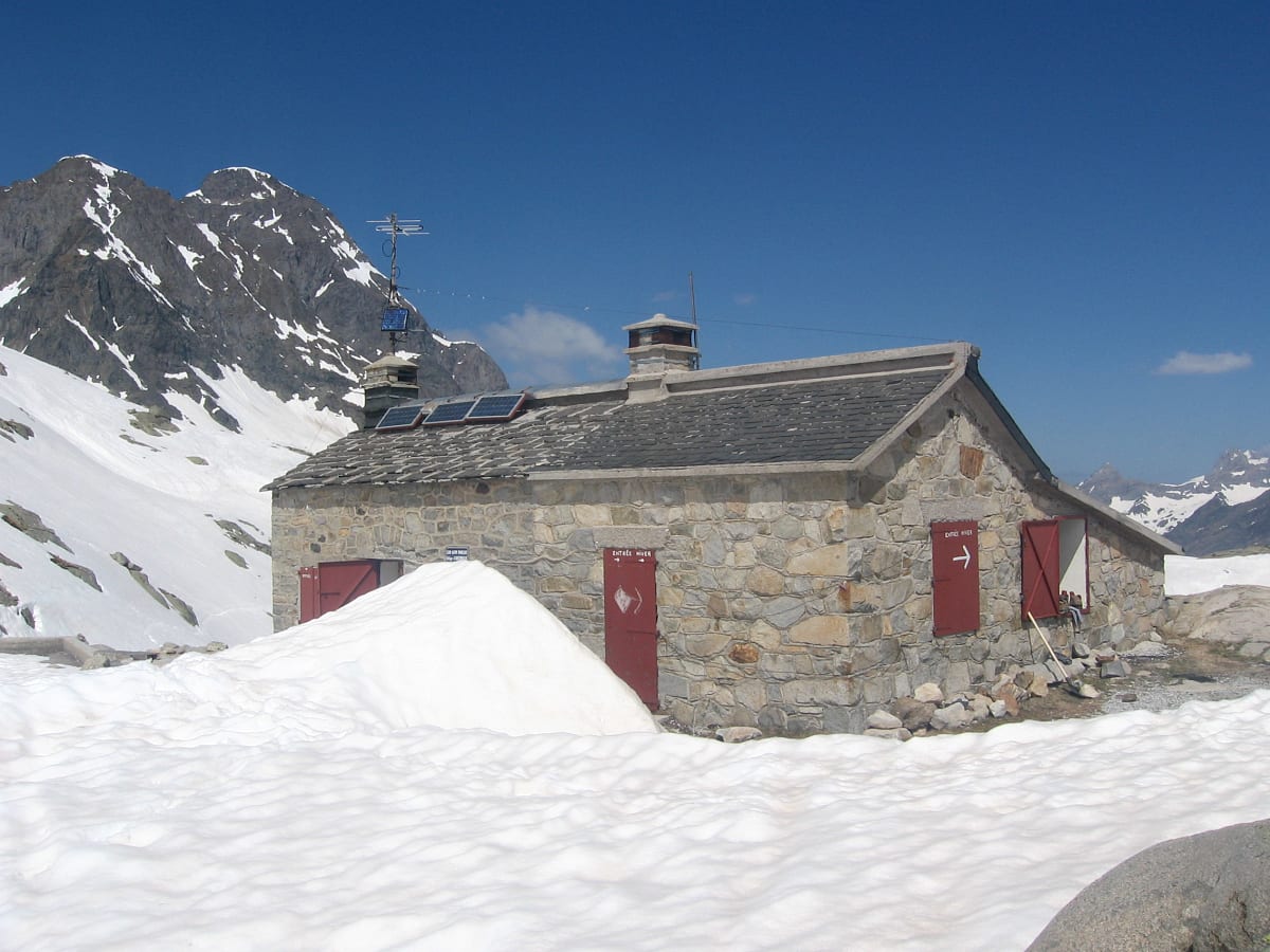 Refuge d'Arrémoulit avec la neige