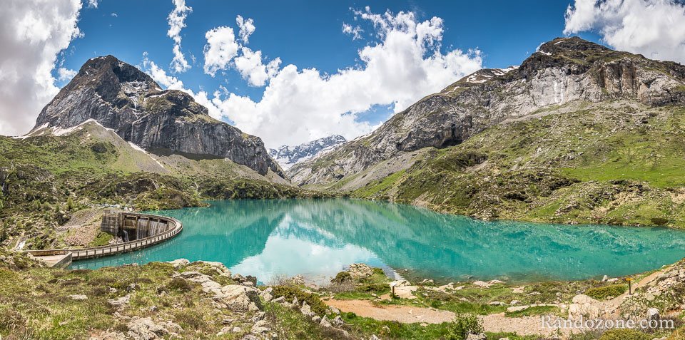 Lac des Gloriettes en début d'été