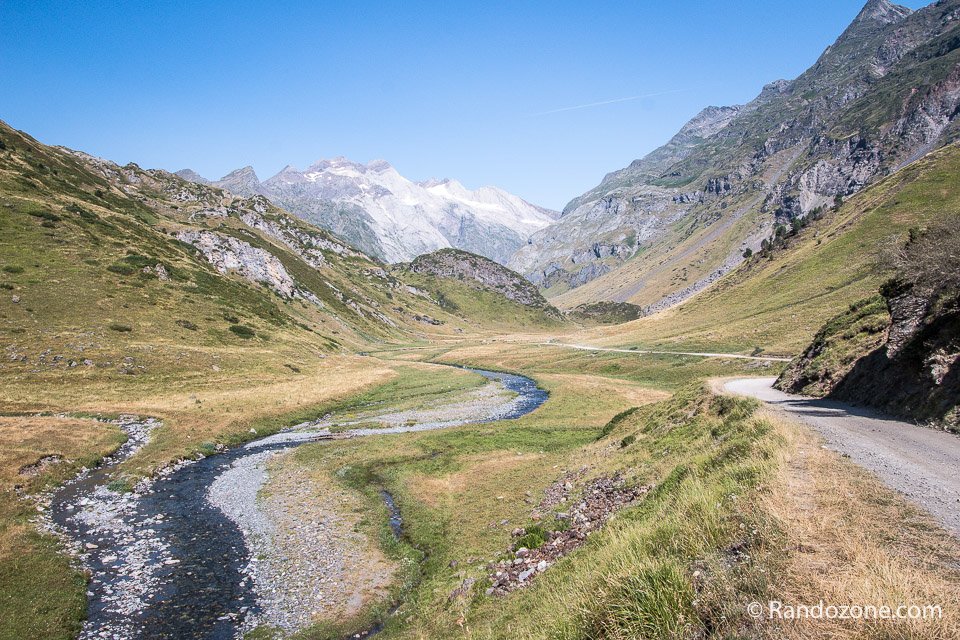 La piste pour aller au barrage d'Ossoue