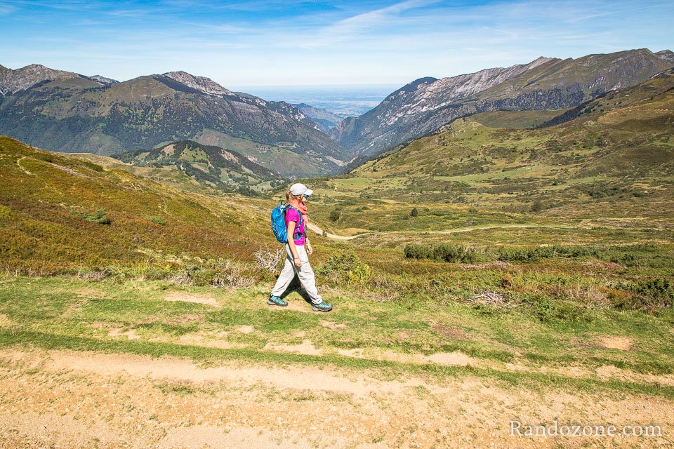 Trs belle valle en arrire plan