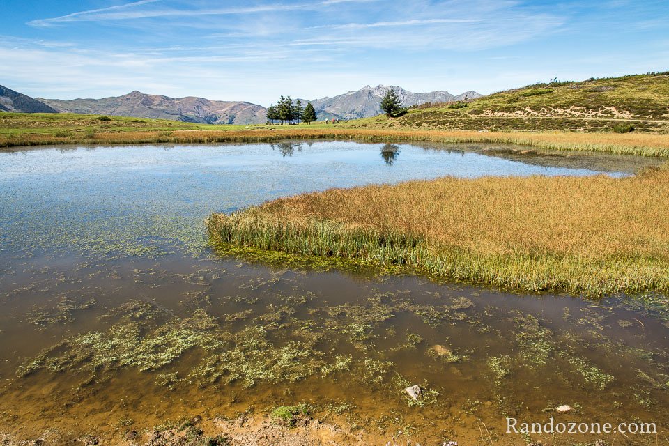 Au bord du lac de Soum